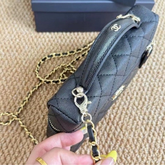 Chanel VIP Bag - Picture 5 of 9